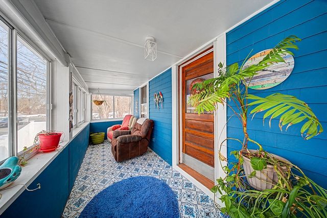 992 Lees River Ave, Somerset, MA 02726