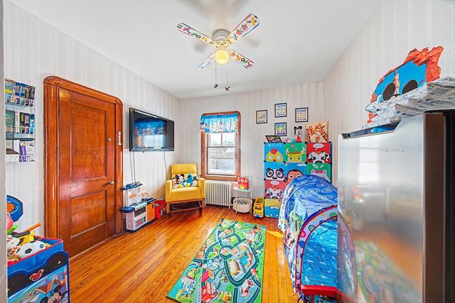 992 Lees River Ave, Somerset, MA 02726