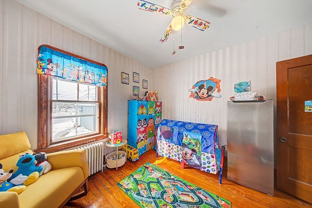 992 Lees River Ave, Somerset, MA 02726