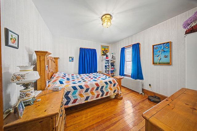 992 Lees River Ave, Somerset, MA 02726