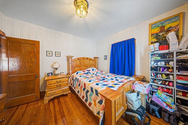 992 Lees River Ave, Somerset, MA 02726