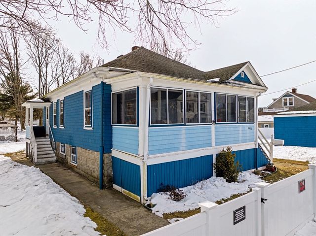 992 Lees River Ave, Somerset, MA 02726