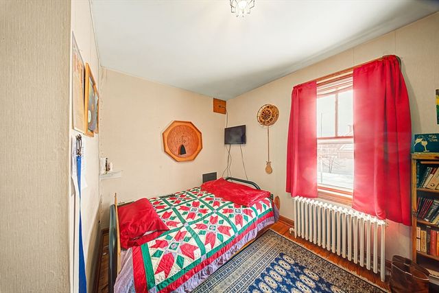 992 Lees River Ave, Somerset, MA 02726