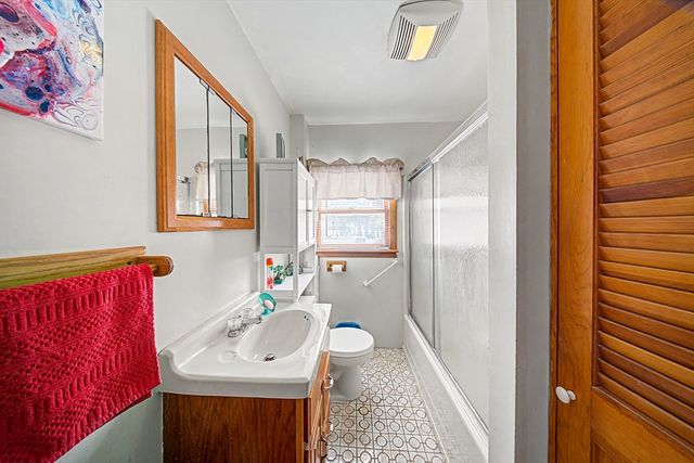 992 Lees River Ave, Somerset, MA 02726