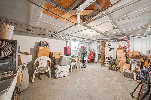 992 Lees River Ave, Somerset, MA 02726