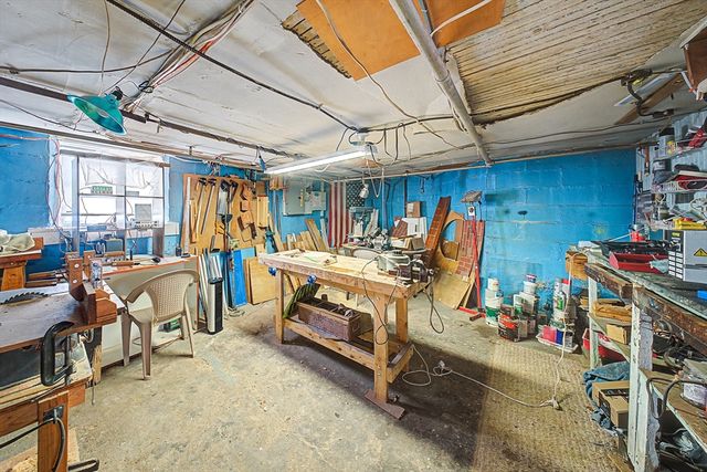 992 Lees River Ave, Somerset, MA 02726