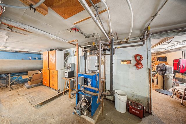 992 Lees River Ave, Somerset, MA 02726