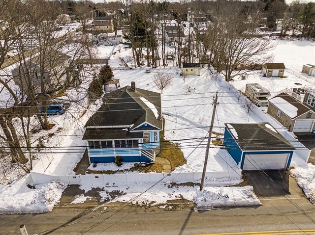 992 Lees River Ave, Somerset, MA 02726