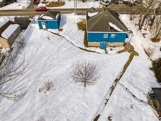 992 Lees River Ave, Somerset, MA 02726