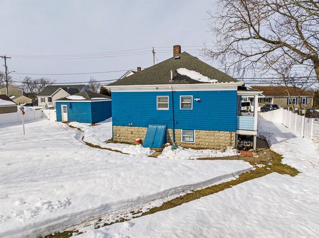 992 Lees River Ave, Somerset, MA 02726