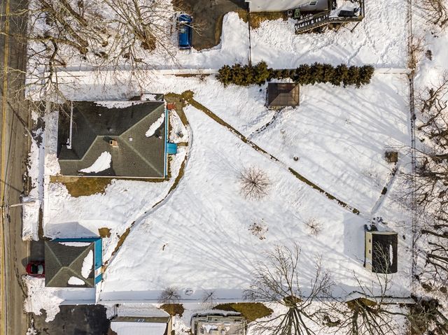 992 Lees River Ave, Somerset, MA 02726