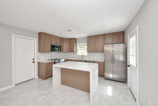 1503 Locklaine Drive, Pasadena, TX 77502