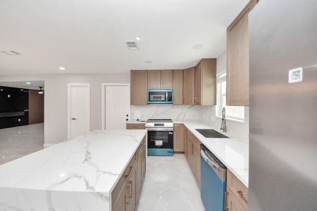 1503 Locklaine Drive, Pasadena, TX 77502