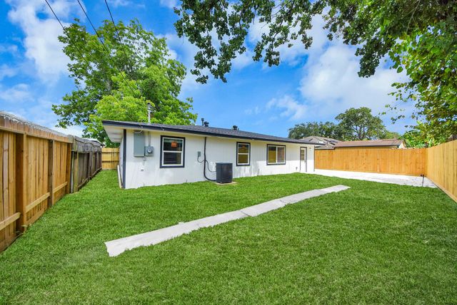 1503 Locklaine Drive, Pasadena, TX 77502