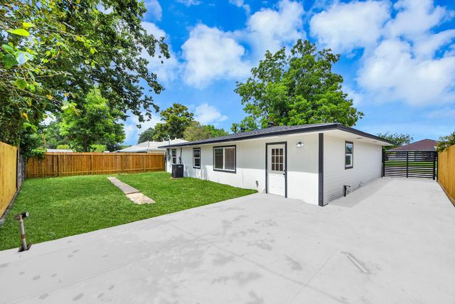 1503 Locklaine Drive, Pasadena, TX 77502
