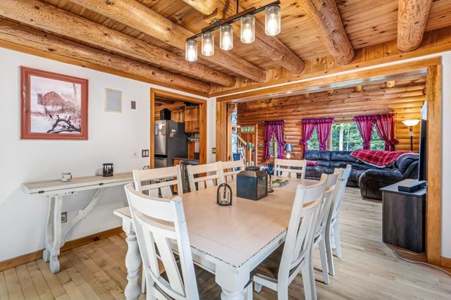 82 Crooked Ledge Rd, Southampton, MA 01073