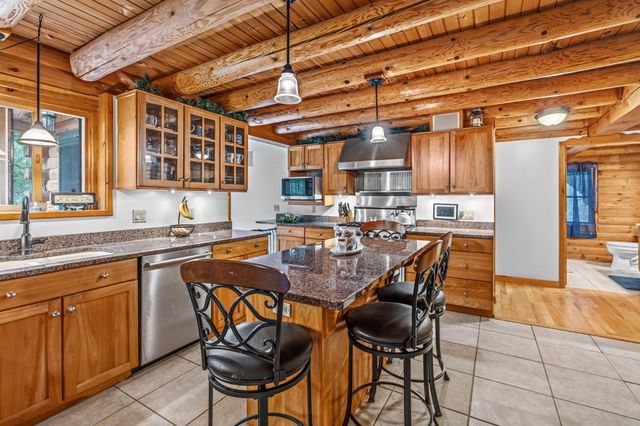 82 Crooked Ledge Rd, Southampton, MA 01073
