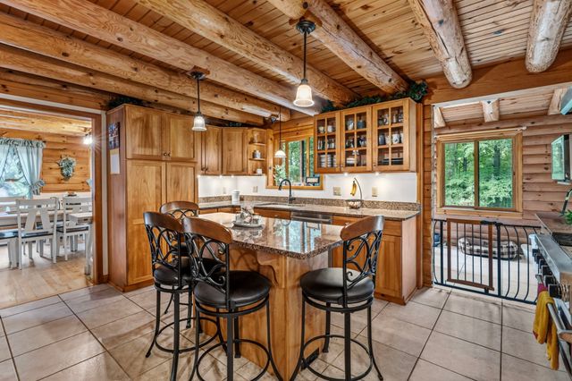 82 Crooked Ledge Rd, Southampton, MA 01073