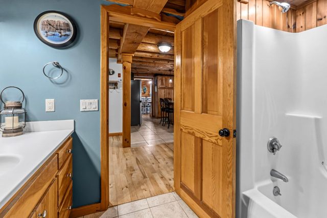 82 Crooked Ledge Rd, Southampton, MA 01073