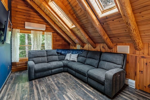 82 Crooked Ledge Rd, Southampton, MA 01073