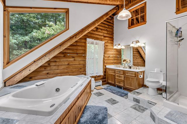 82 Crooked Ledge Rd, Southampton, MA 01073