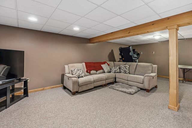82 Crooked Ledge Rd, Southampton, MA 01073