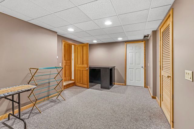 82 Crooked Ledge Rd, Southampton, MA 01073