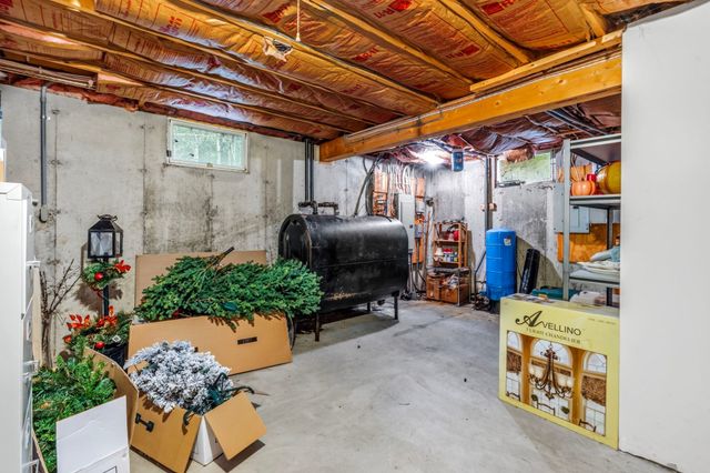 82 Crooked Ledge Rd, Southampton, MA 01073