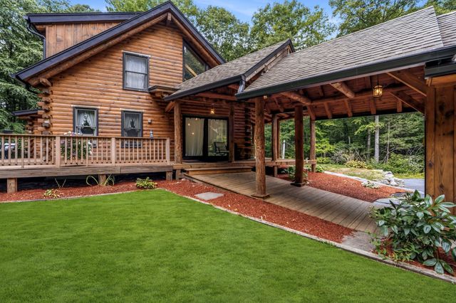 82 Crooked Ledge Rd, Southampton, MA 01073