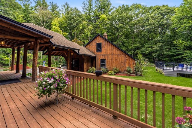 82 Crooked Ledge Rd, Southampton, MA 01073