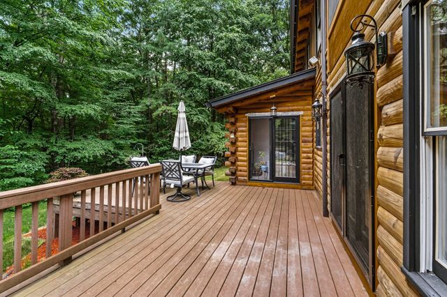 82 Crooked Ledge Rd, Southampton, MA 01073