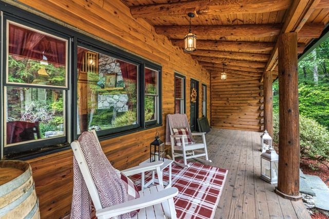 82 Crooked Ledge Rd, Southampton, MA 01073