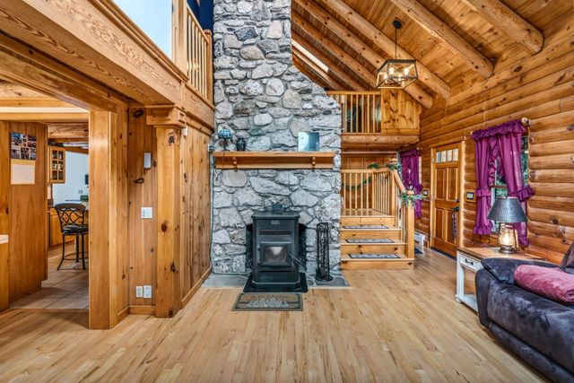 82 Crooked Ledge Rd, Southampton, MA 01073