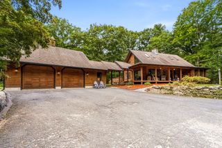 82 Crooked Ledge Rd, Southampton, MA 01073