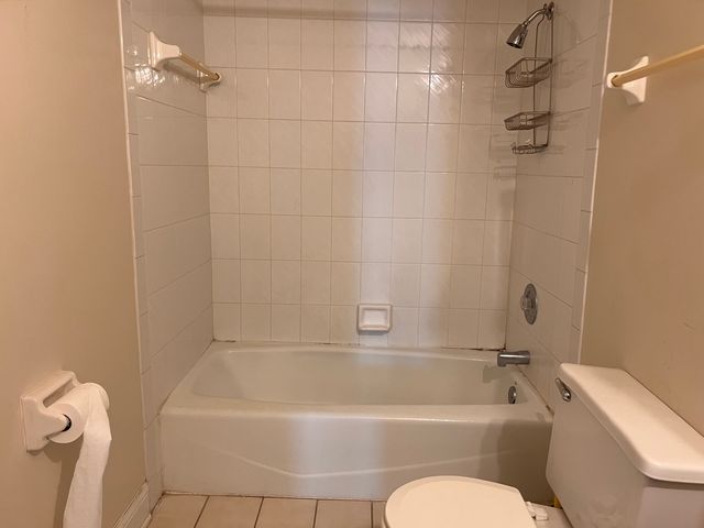 9848 S Beverly Avenue, Chicago, IL 60643