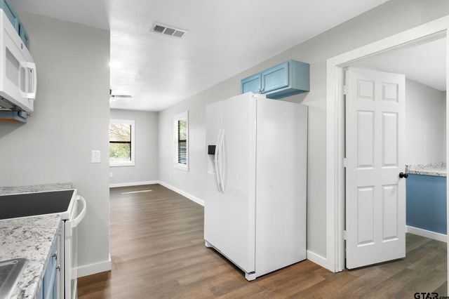 214 Randolph St, Lone Star, TX 75668