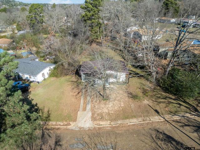 214 Randolph St, Lone Star, TX 75668