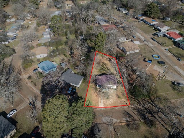 214 Randolph St, Lone Star, TX 75668