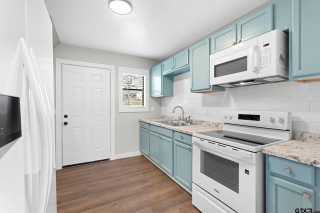 214 Randolph St, Lone Star, TX 75668