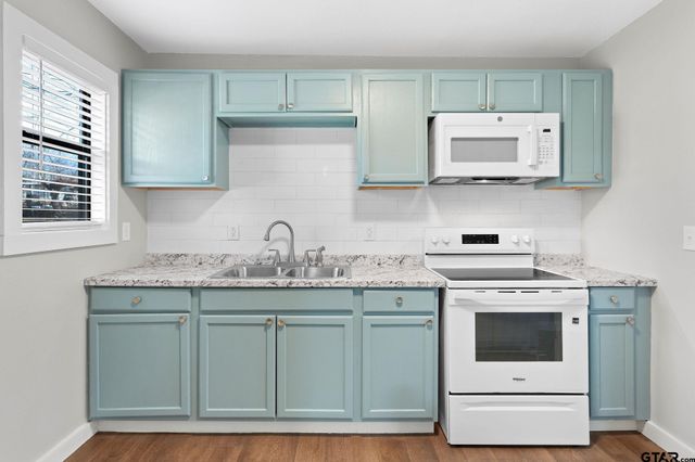 214 Randolph St, Lone Star, TX 75668