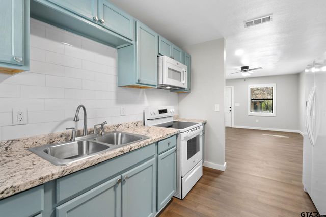 214 Randolph St, Lone Star, TX 75668