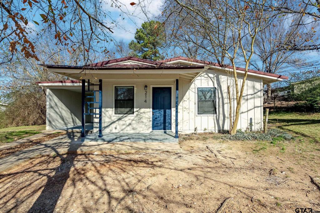 214 Randolph St, Lone Star, TX 75668