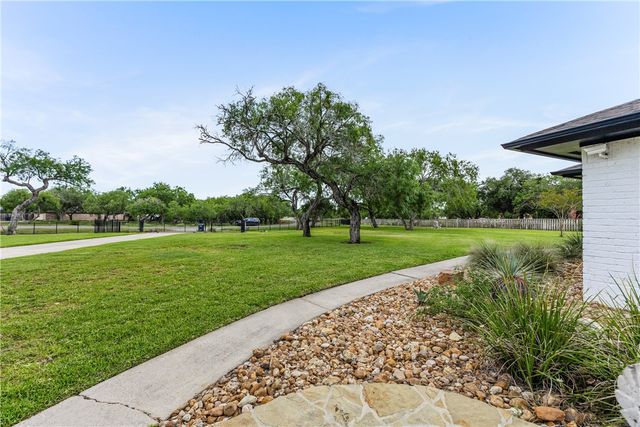 4069 Bobwhite, Robstown, TX 78380