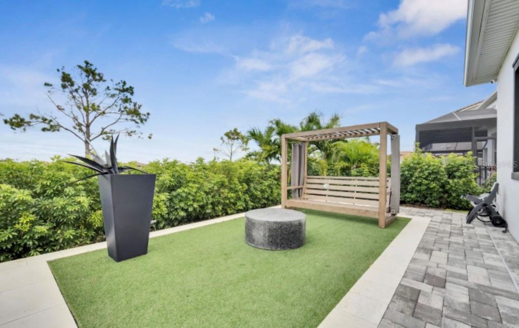 Image 26 of property listing at 13265 ALDERLEY DRIVE, Orlando, FL 32832