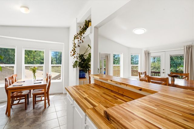 15264 Airport Rd, Nevada City, CA 95959