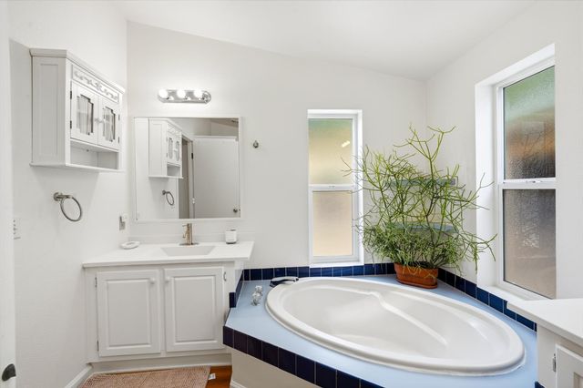 15264 Airport Rd, Nevada City, CA 95959