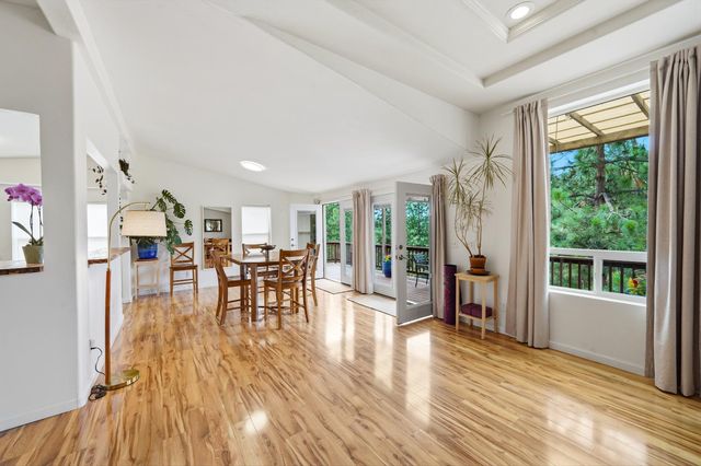 15264 Airport Rd, Nevada City, CA 95959