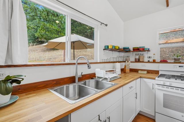 15264 Airport Rd, Nevada City, CA 95959