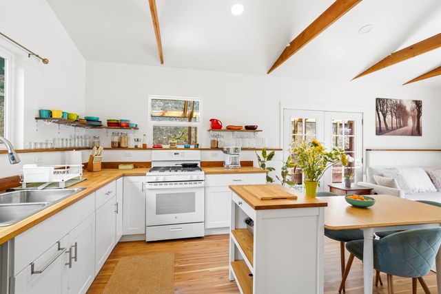 15264 Airport Rd, Nevada City, CA 95959