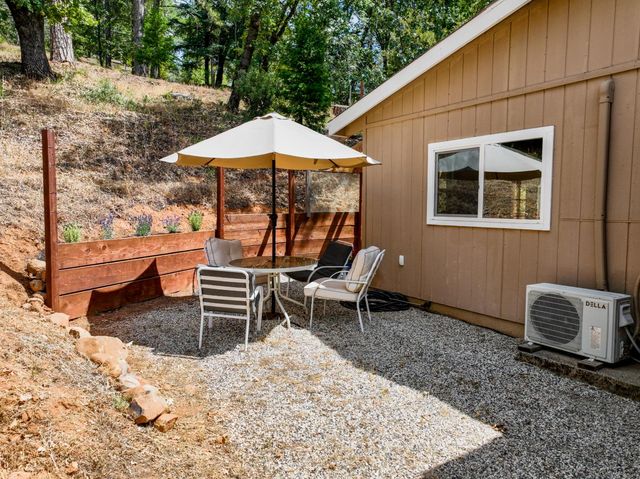 15264 Airport Rd, Nevada City, CA 95959